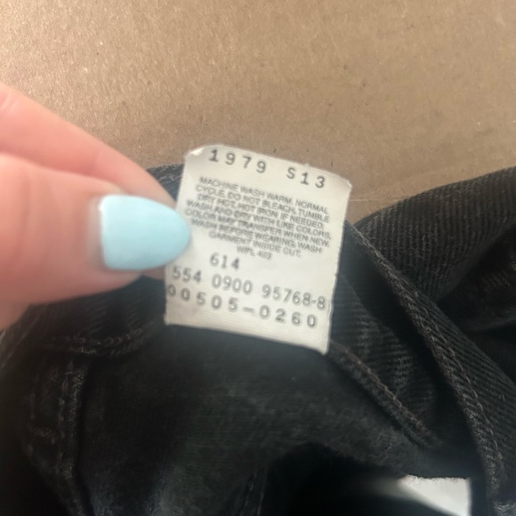 Vintage Levi's Black Denim Jean Shorts Classic Style Red Tab - Picture 4 of 5